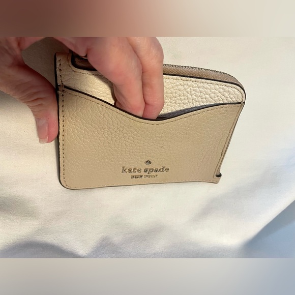 *EUC* KATE SPADE Leila Cardholder Wristlet - Small - Ivory/Beige -Inside Pockets - Picture 3 of 11